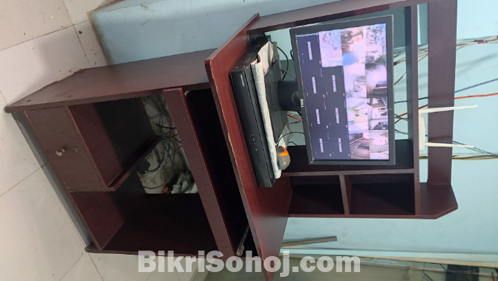 Computer desk (table)
